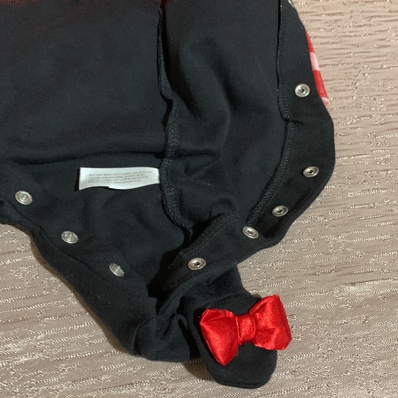 Disney Baby Onsie One Piece Red Black Minnie Mouse NB NewBorn - Picture 14 of 16